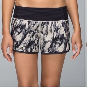 Lululemon Run Times Shorts Size 6 Black Tan Pattern Lined Athletic Running Gym